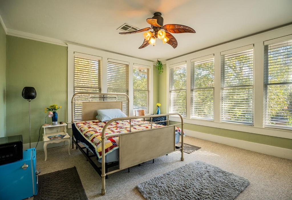 Historic Mitchell House Bed and Breakfast Sulphur Springs Εξωτερικό φωτογραφία